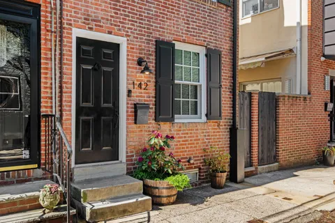 $380,000 | 142 Carpenter Street, Philadelphia, PA 19147