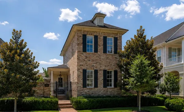 $587,500 | 2026 Glasgow Avenue, Baton Rouge, LA 70808