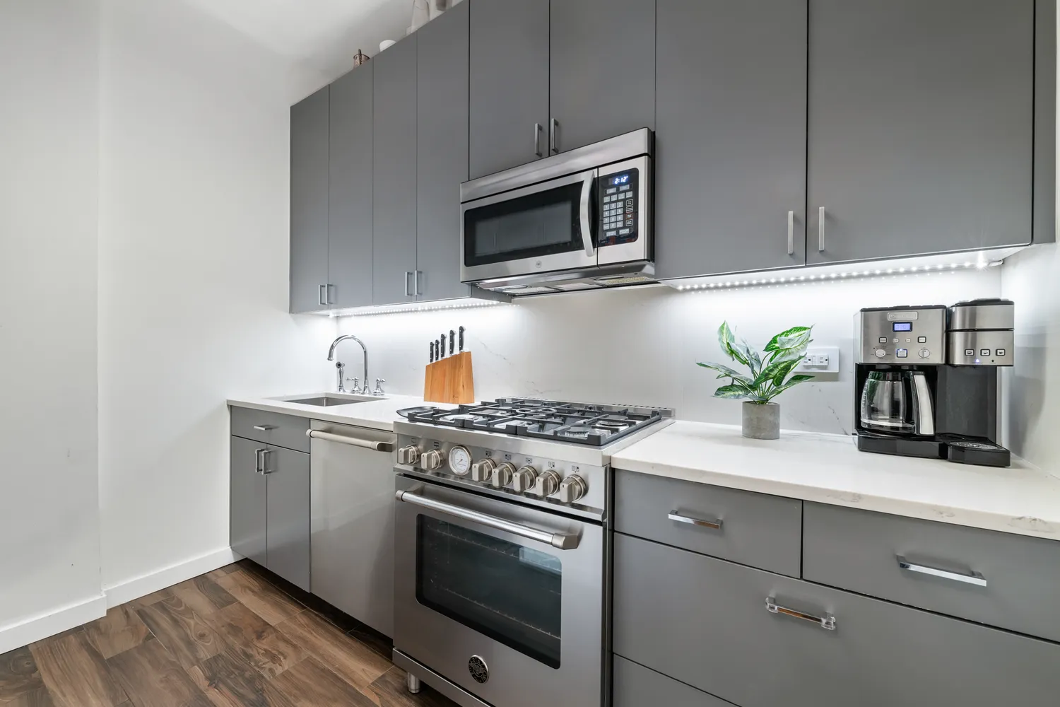 $1,500,000 | 125 West 12th Street, Unit 4D | West Village
