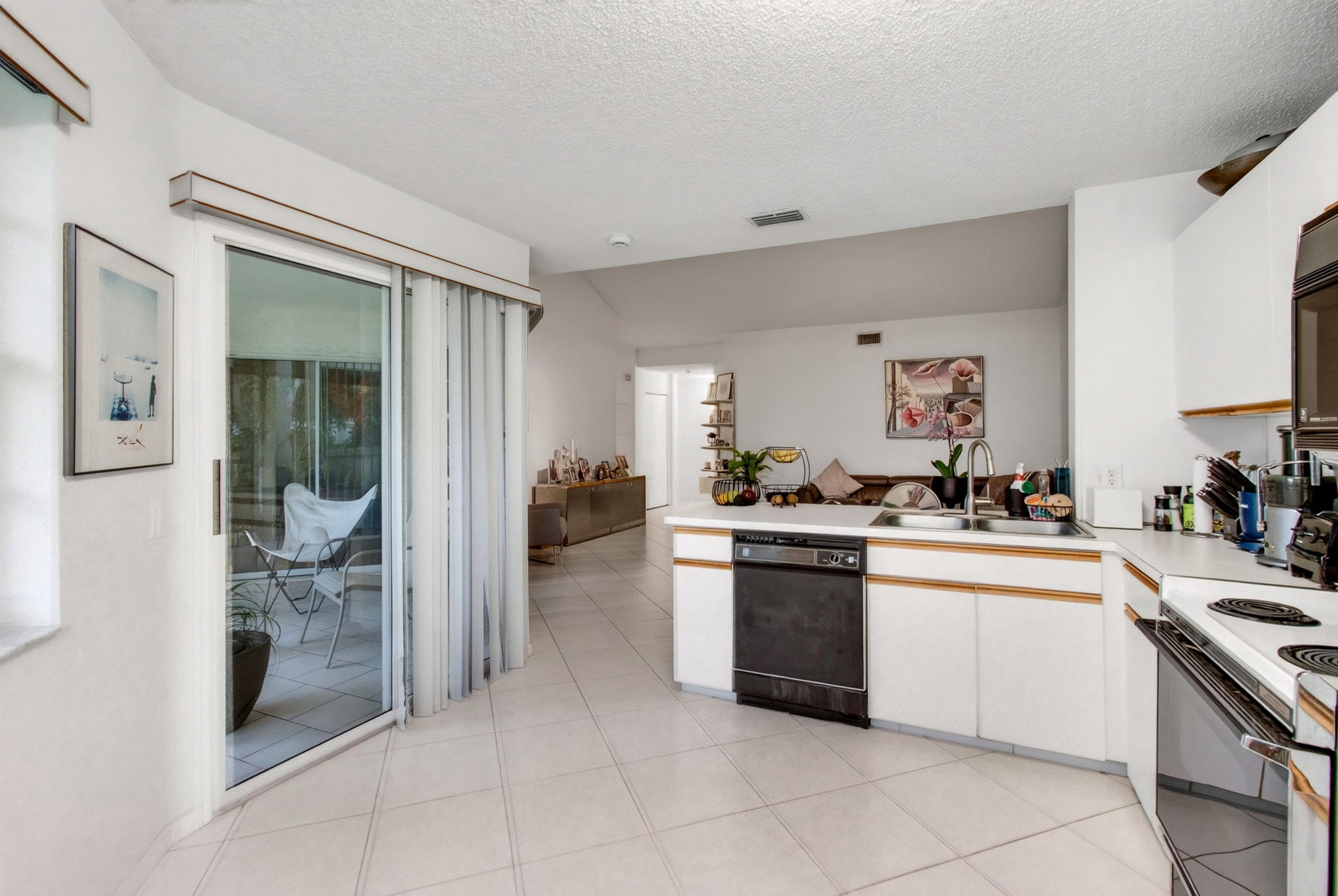 6737 Via Regina Boca Raton, FL 33433 - Photo 6 of 14 Gallery Image 6