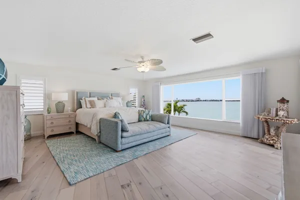 $2,200,000 | 16123 6th Street East, Redington Beach, FL 33708