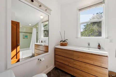 $3,680,000 | 40 Laurel Avenue, Stinson Beach, CA 94970