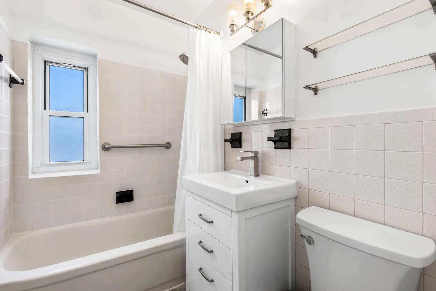 $259,000 | 45 East Hartsdale Avenue, Unit 6L, Hartsdale, NY 10530