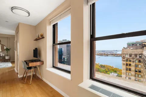$599,000 | 20 West Street, Unit 36E | Financial District