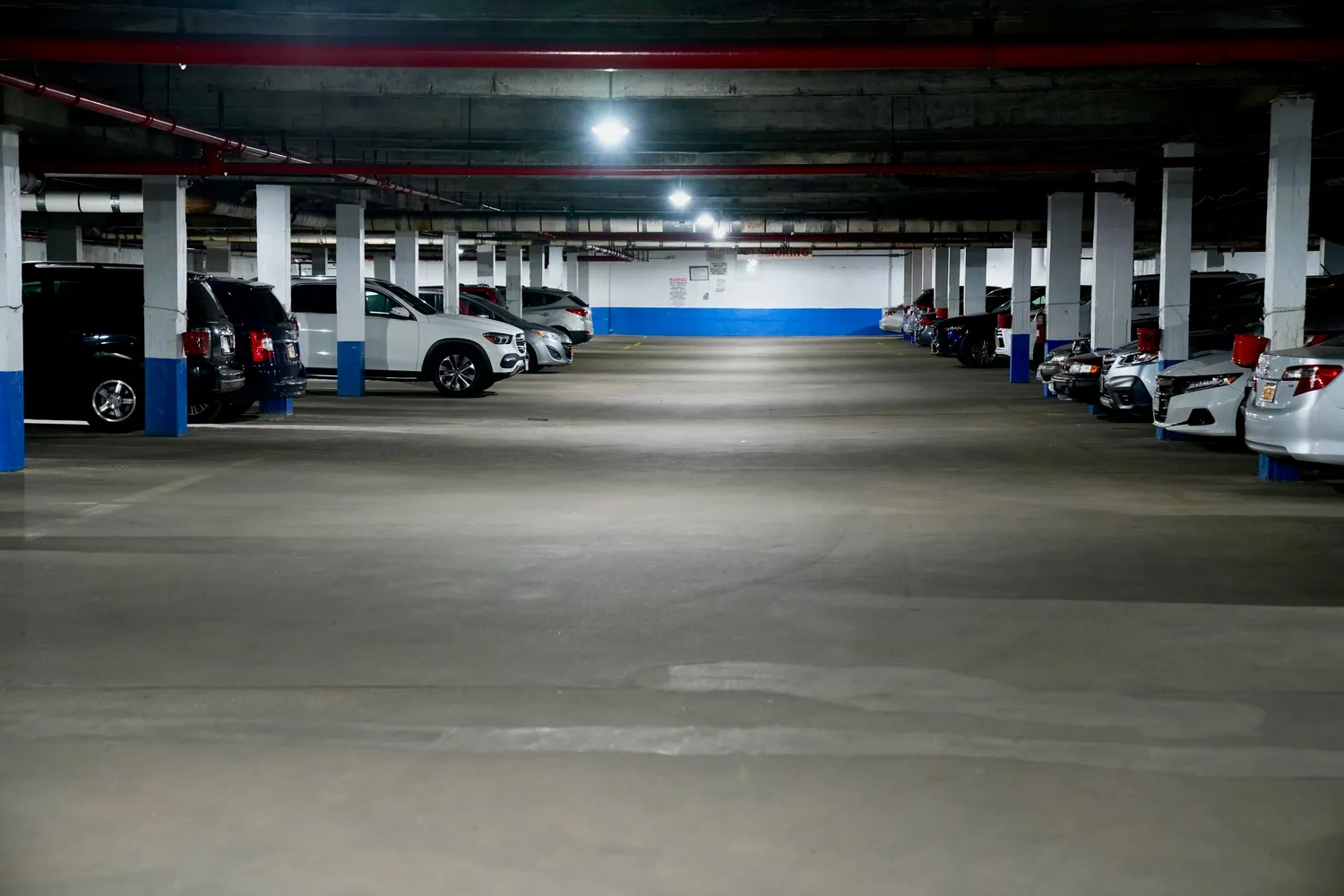 a view of a parking area