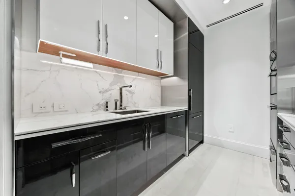 $6,999,000 | 217 West 57th Street, Unit 36D | Midtown Central