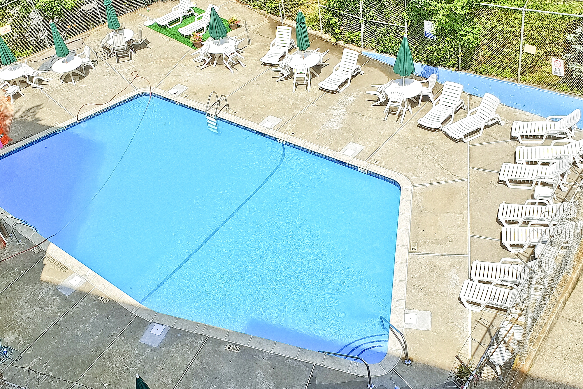 601 Kappock Street, Unit 6F Bronx, NY 10463 - Photo 20 of 31 a terrace with a table and chairs