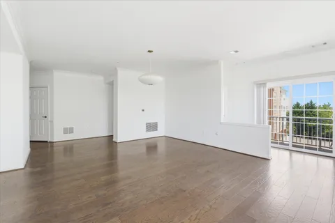 $525,000 | 20650 Hope Spring Terrace, Unit 301, Ashburn, VA 20147