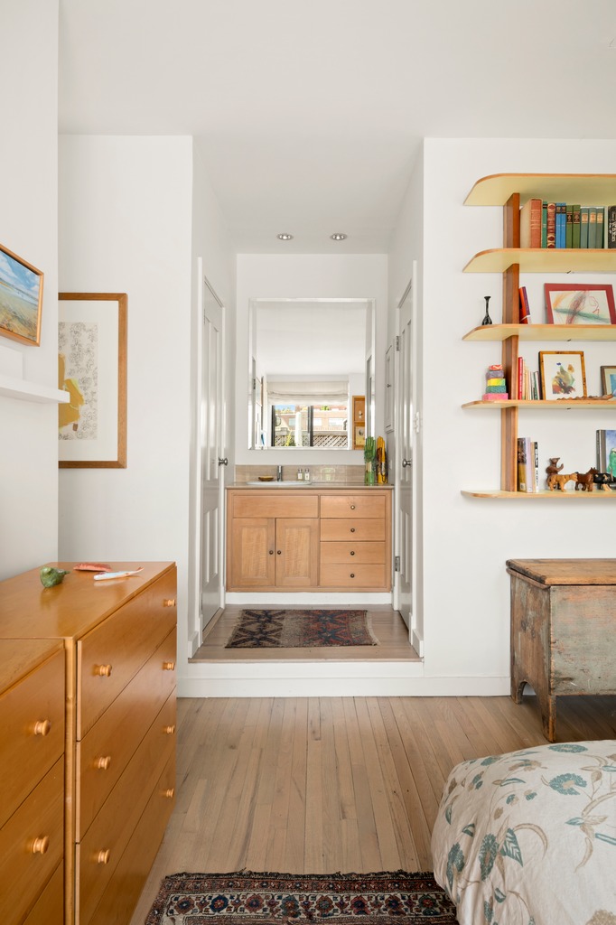 205 West 89th Street, Unit PH6/7 Manhattan, NY 10024 - Photo 7 of 20 a bedroom with a bed and cabinets