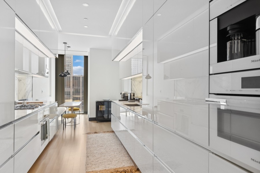 53 West 53rd Street, Unit 52B Manhattan, NY 10019 - Photo 5 of 15 Gallery Image 5