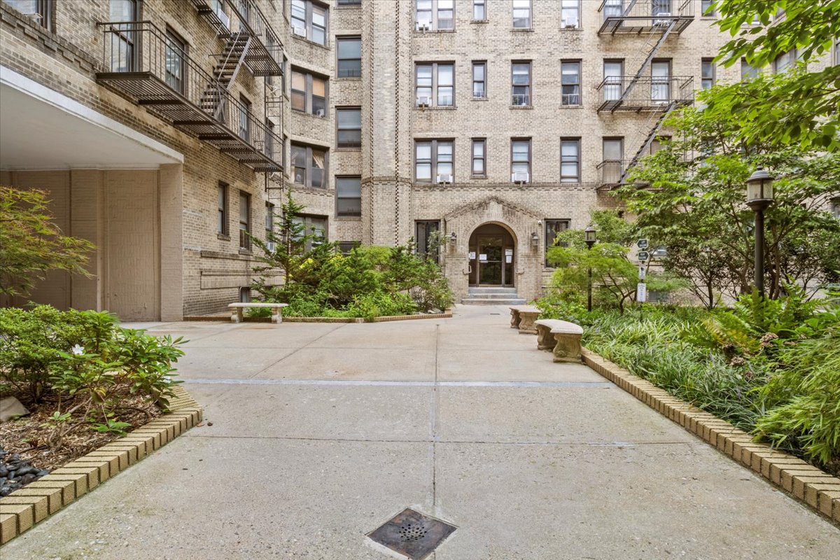 7101 Colonial Road, Unit R3E Brooklyn, NY 11209 - Photo 15 of 19 a building view with a outdoor space