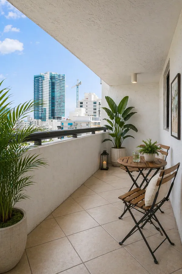 $3,000 | 1775 Washington Avenue, Unit 11D, Miami Beach, FL 33139