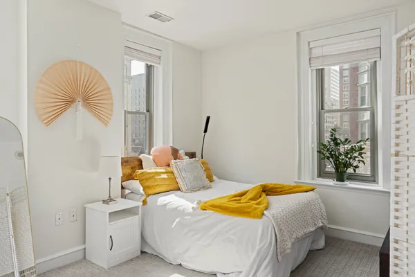 $500,000 | 1811 Chestnut Street, Unit 707, Philadelphia, PA 19103