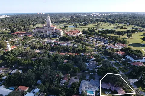 an aerial view of multiple house