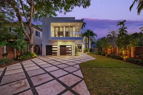 $4,950,000 | 3770 Kumquat Avenue, Miami, FL 33133