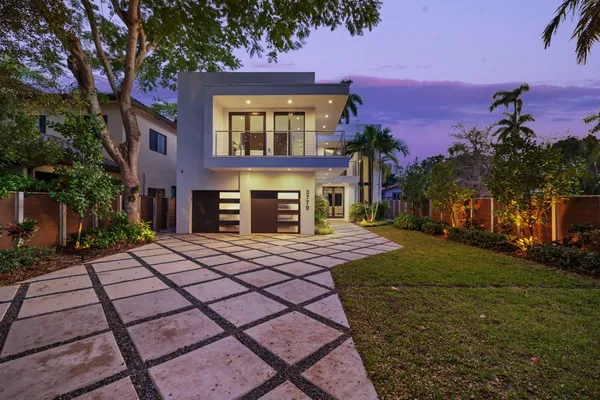 $4,950,000 | 3770 Kumquat Avenue, Miami, FL 33133
