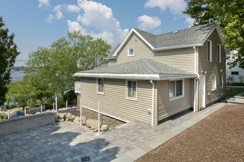 $795,000 | 286 Riverside Drive, Tiverton, RI 02878