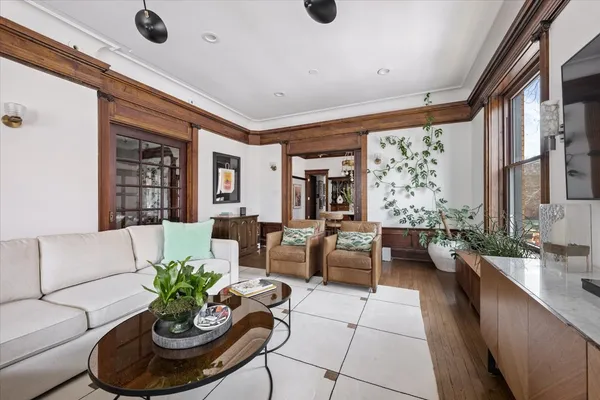 $1,200,000 | 457 West Fullerton Parkway, Unit 2W, Chicago, IL 60614