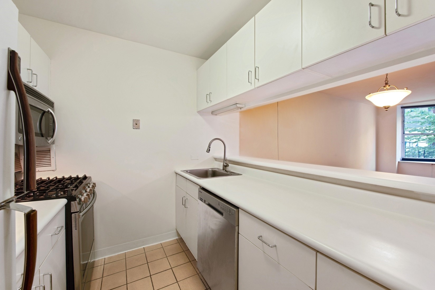 2250 Broadway, Unit 2J Manhattan, NY 10024 - Photo 3 of 7