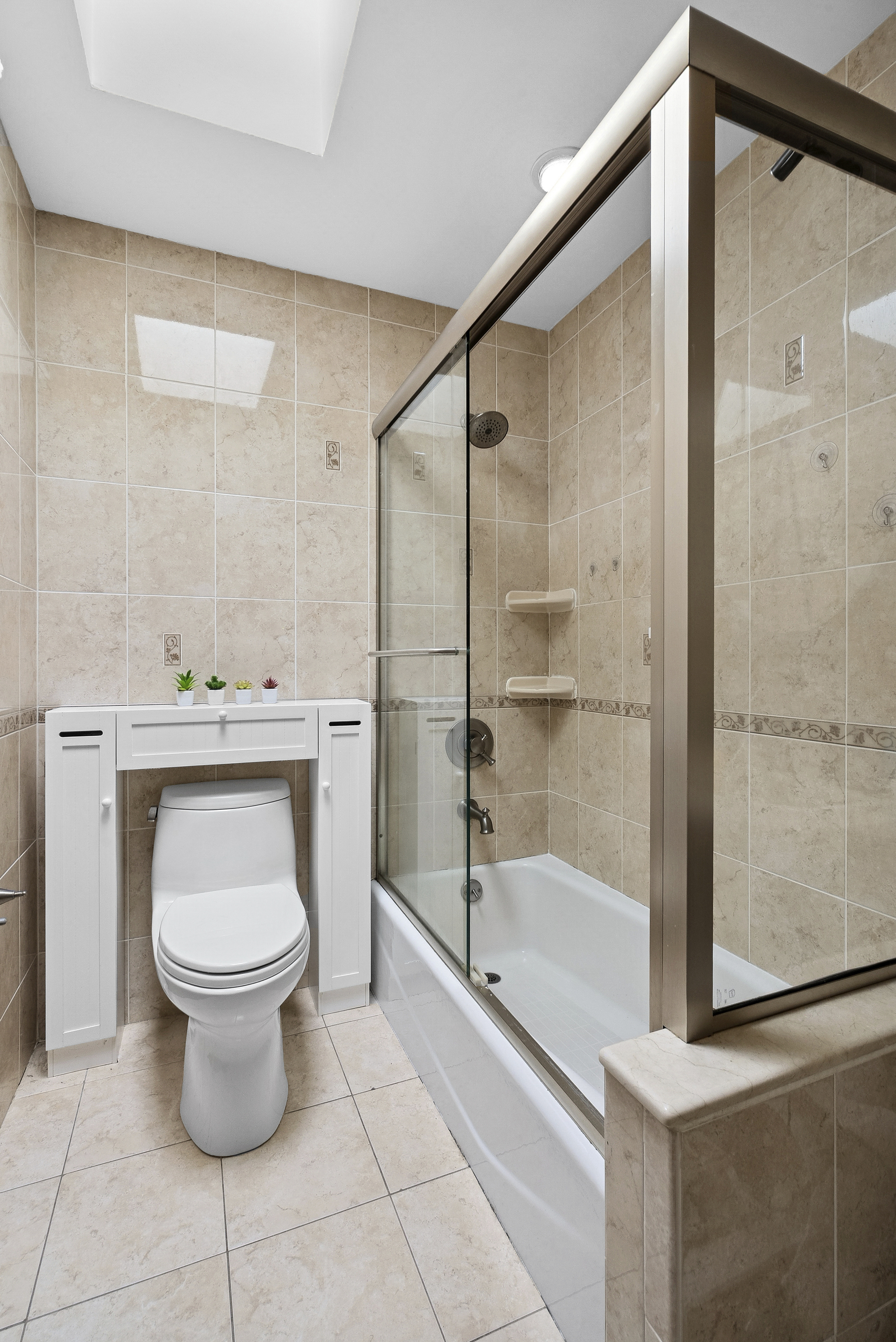 650 88th Street Brooklyn, NY 11228 - Photo 8 of 12 a bathroom with a bathtub and a toilet