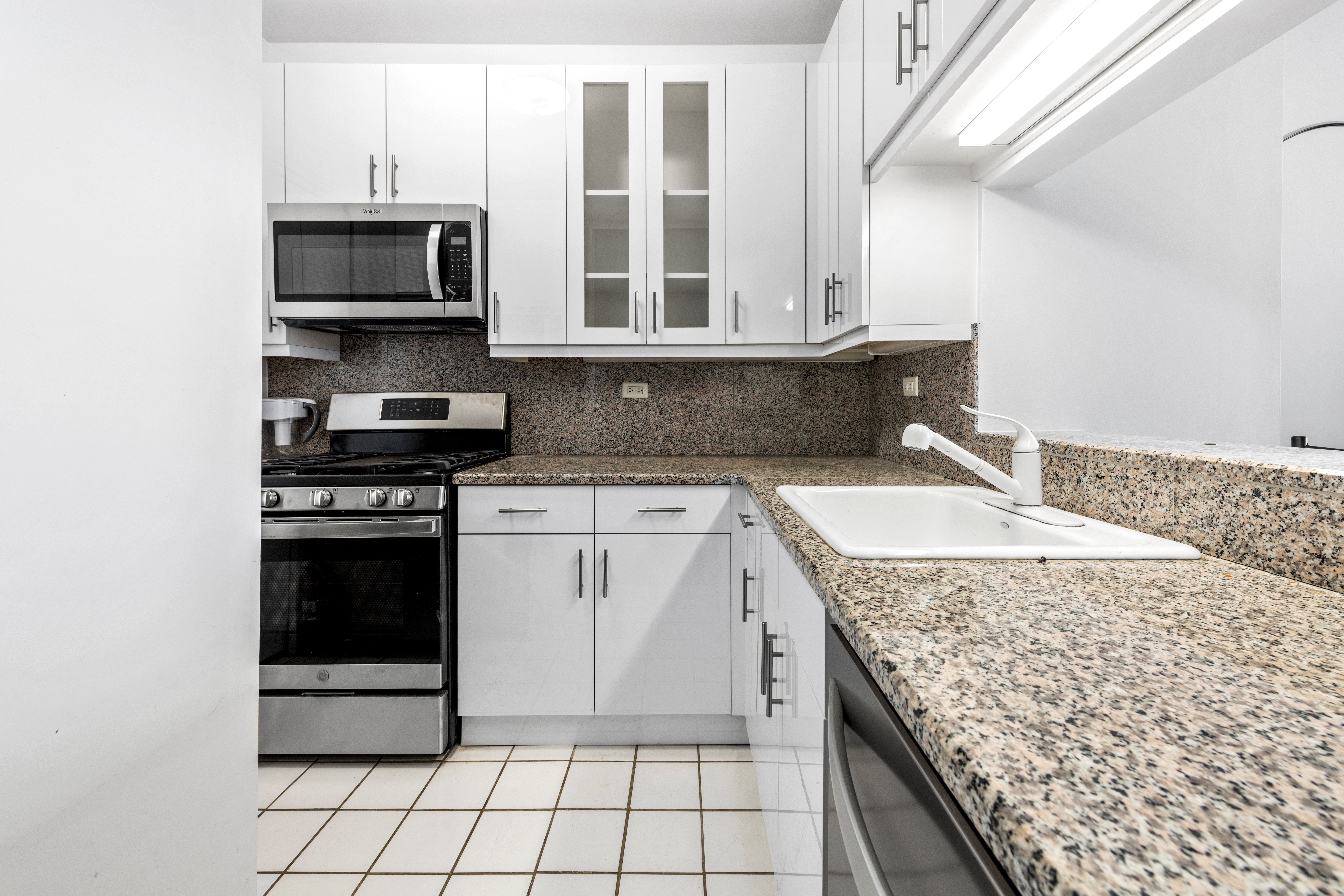 200 Riverside Boulevard, Unit 9F Manhattan, NY 10069 - Photo 3 of 12