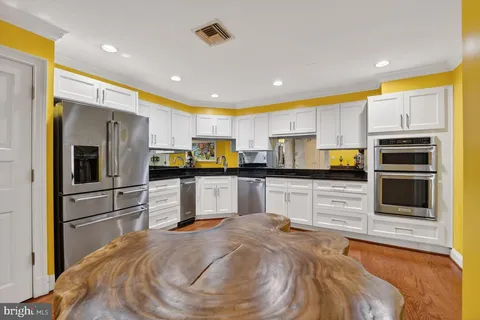 $875,000 | 1300 Army Navy Drive, Unit PH3, Arlington, VA 22202