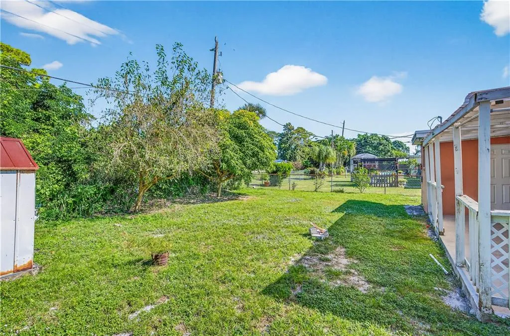 $330,000 | 2444 1st Place Southwest, Vero Beach, FL 32962