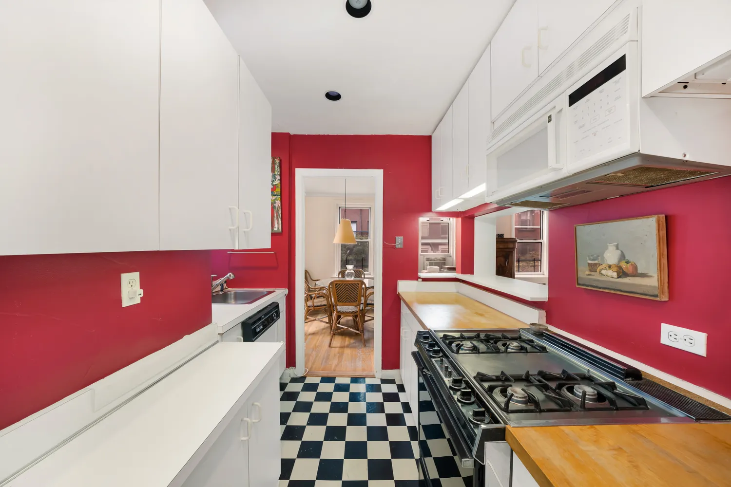 $649,000 | 310 West 55th Street, Unit 5G | Hell's Kitchen