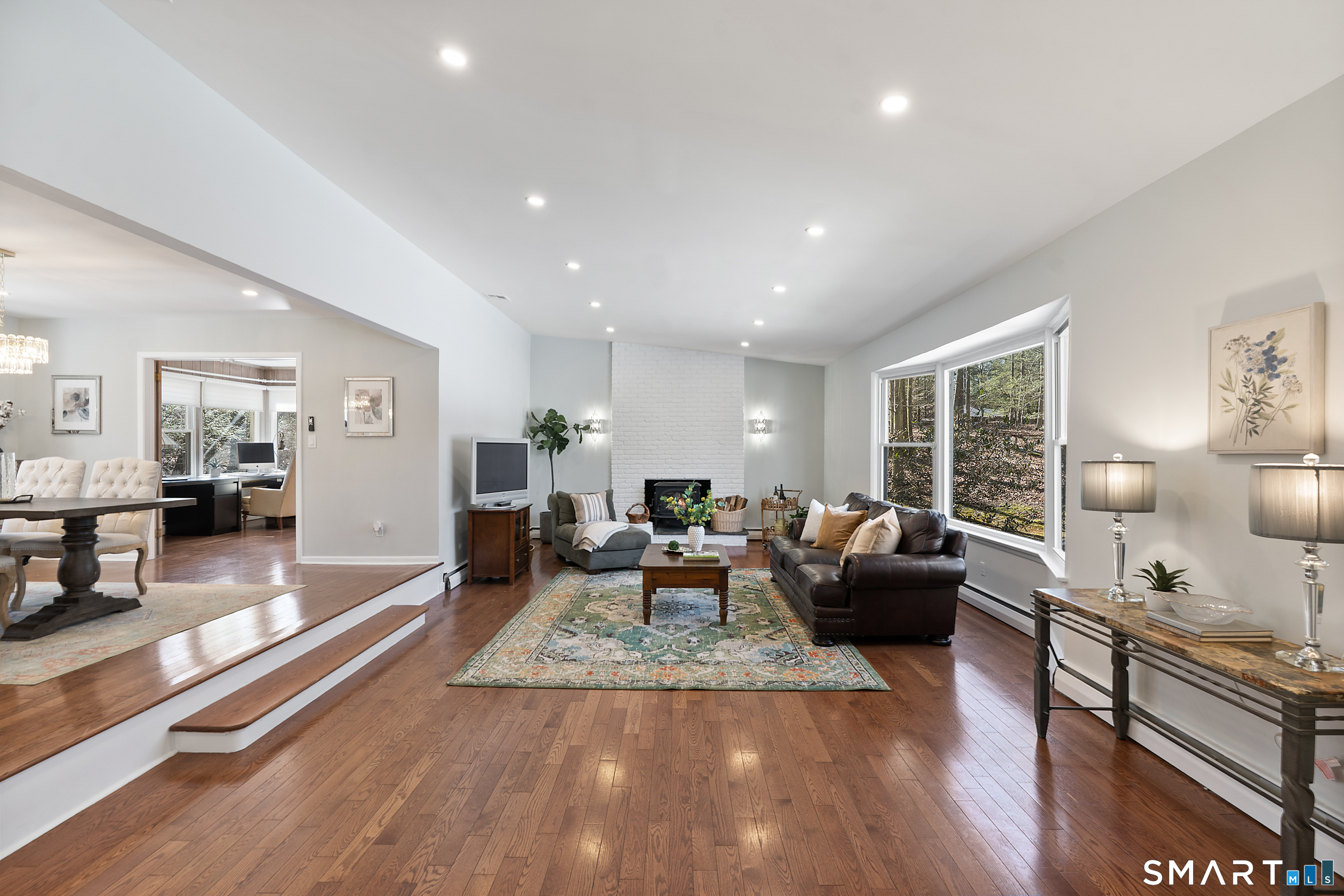 202 Fox Ridge Road Stamford, CT 06903 - Photo 3 of 40