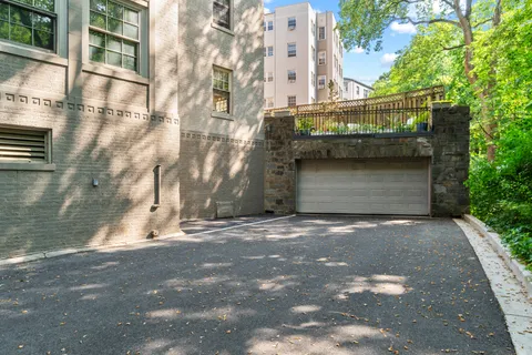 $575,000 | 2737 Devonshire Place Northwest, Unit 26, Washington, DC 20008