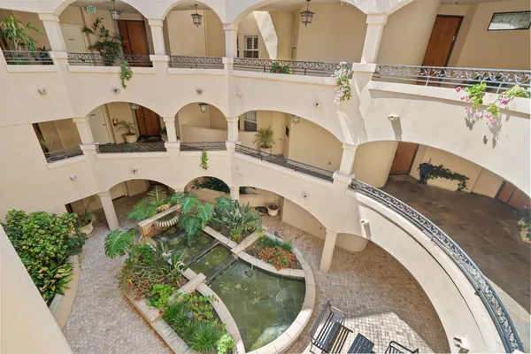 $1,195,000 | 10364 Almayo Avenue, Unit 305, Los Angeles, CA 90064