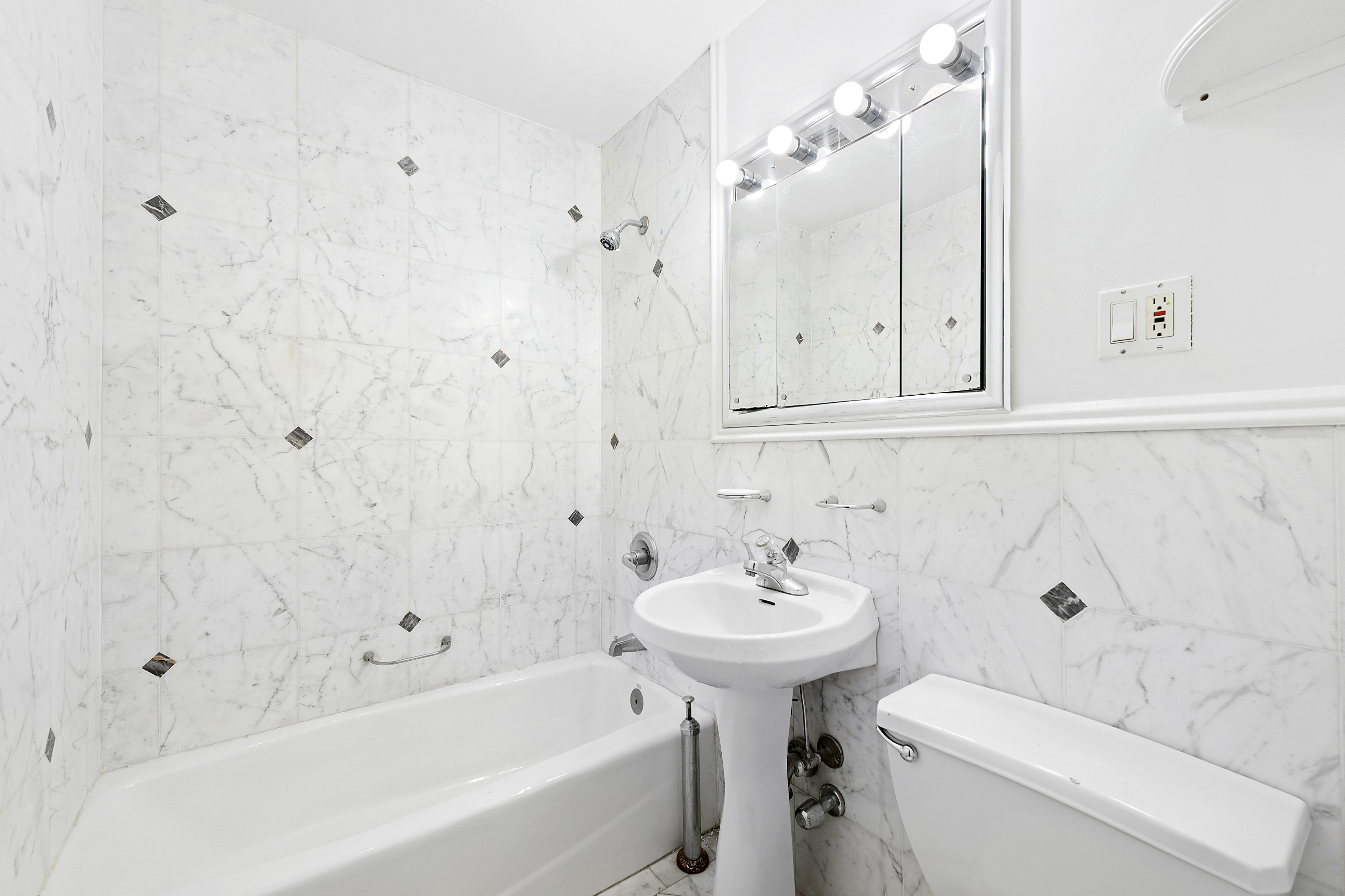 330 East 58th Street, Unit 3F Manhattan, NY 10022 - Photo 7 of 11