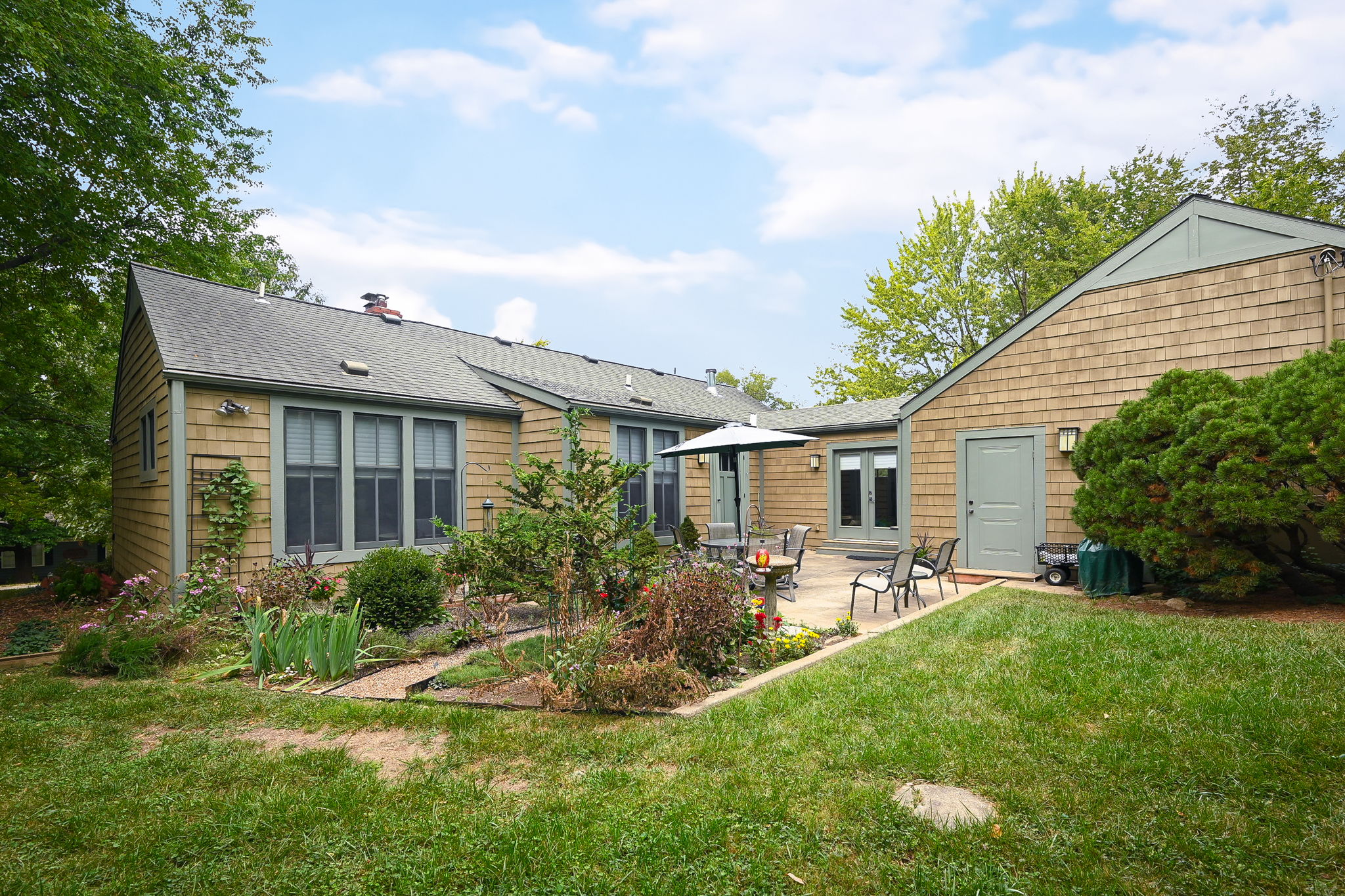 8501 Riley Street Overland Park, KS 66212 - Photo 13 of 25