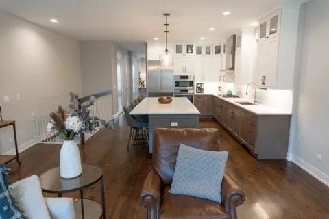 $960,000 | 940 North Wolcott Avenue, Unit 1, Chicago, IL 60622