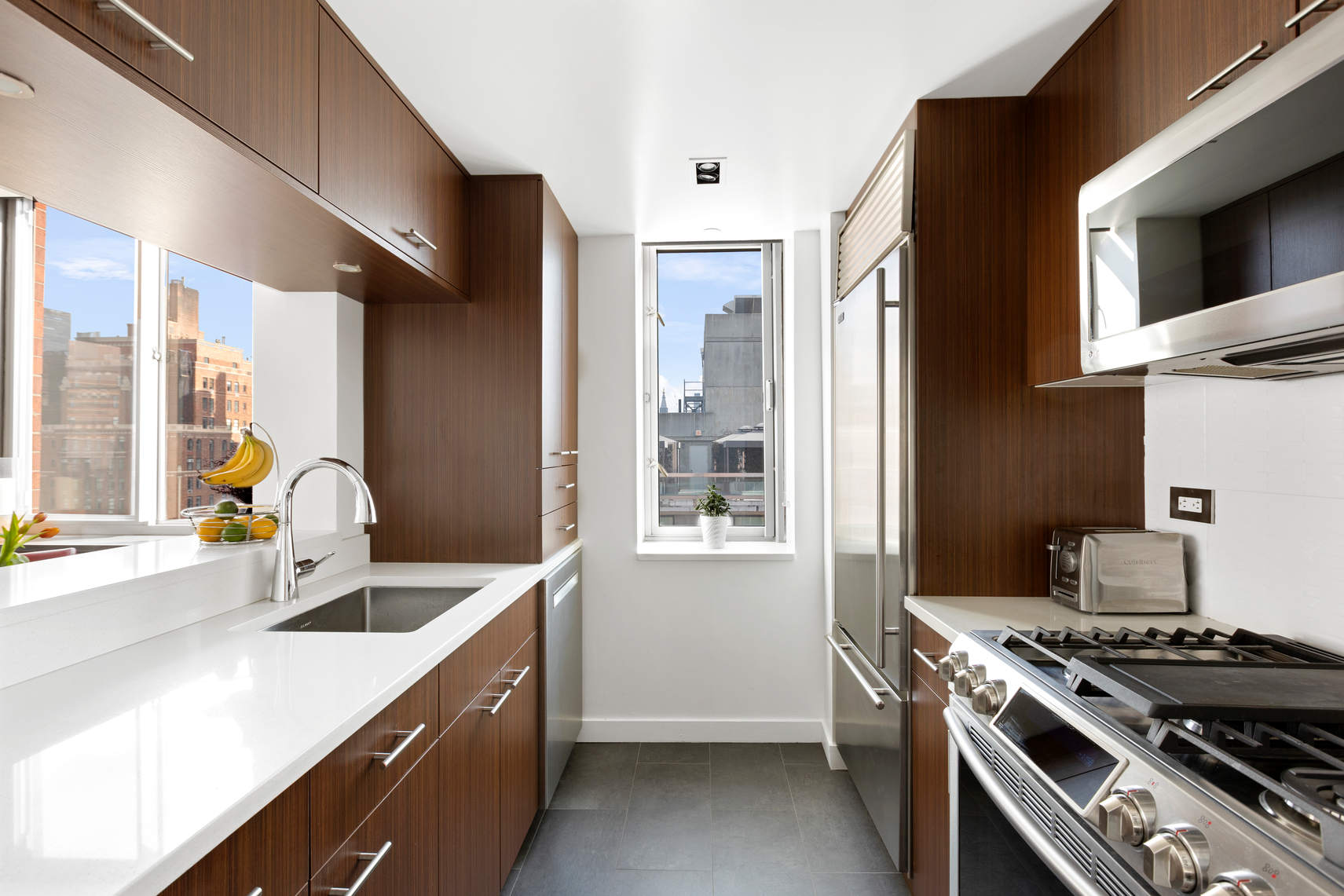 520 West 23rd Street, Unit PH16F Manhattan, NY 10011 - Photo 5 of 17