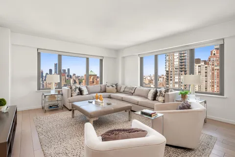 $3,200,000 | 200 East 62nd Street, Unit 27A | Lenox Hill