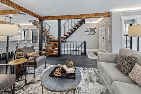 $1,565,000 | 2712 West Sunnyside Avenue, Chicago, IL 60618