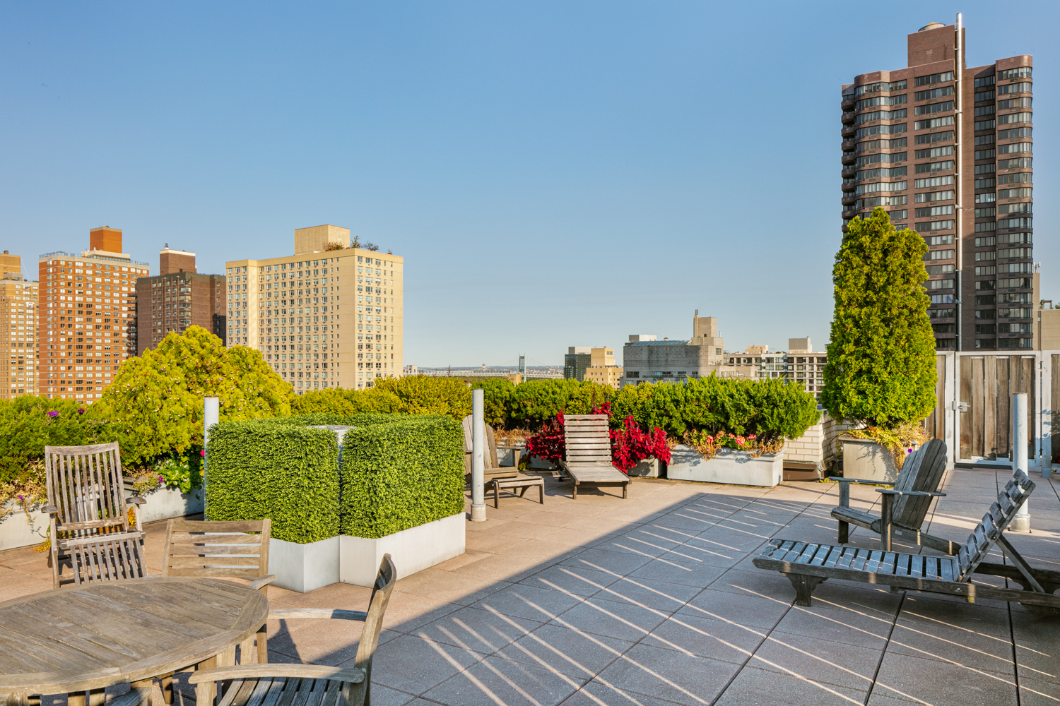 401 East 86th Street, Unit 5M Manhattan, NY 10028 - Photo 6 of 8 a view of a rooftop with chairs and a table