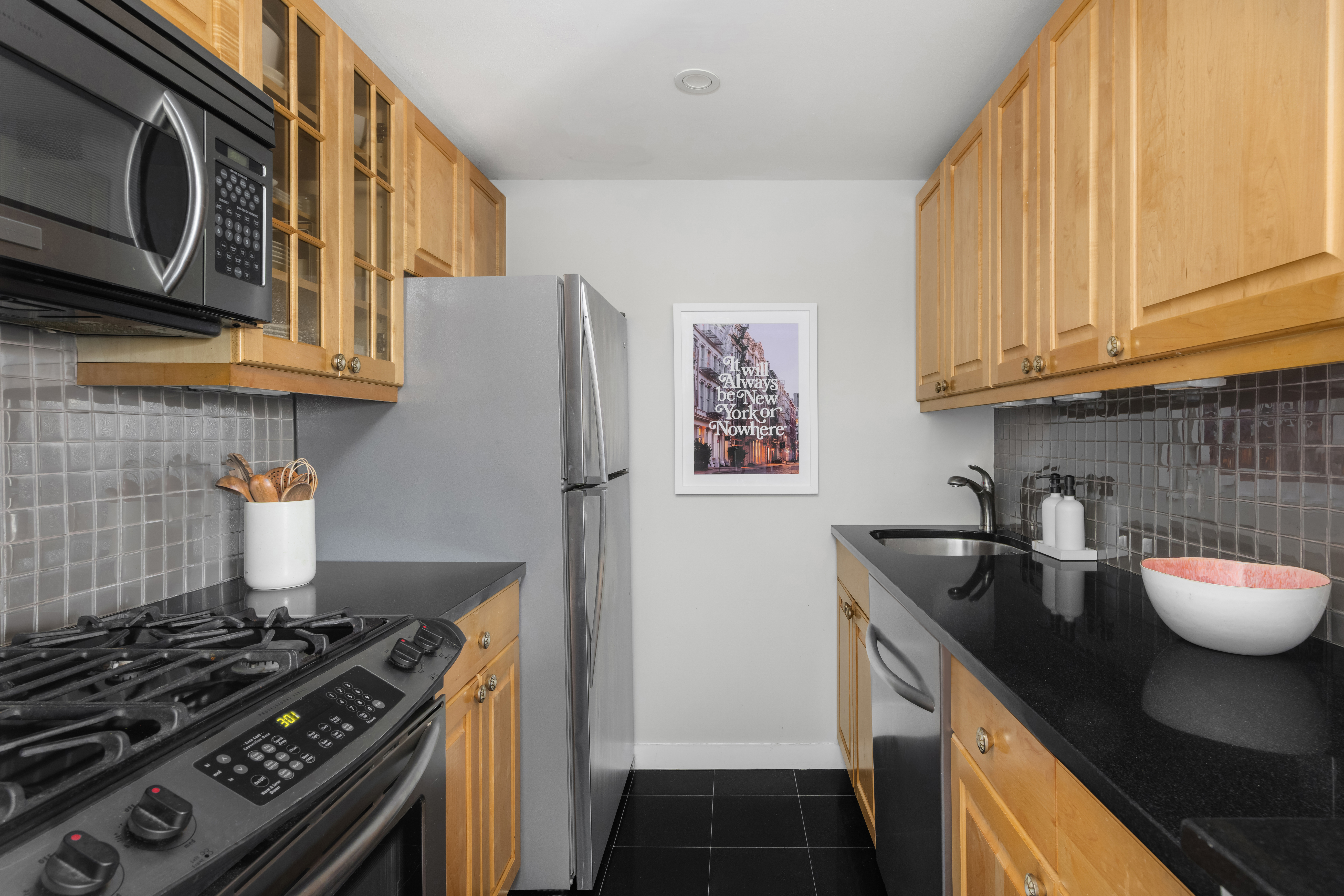 445 West 19th Street, Unit 8H Manhattan, NY 10011 - Photo 3 of 9