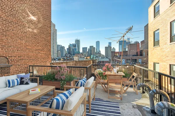 $6,995 | 406 West 52nd Street, Unit 2 | Hell's Kitchen