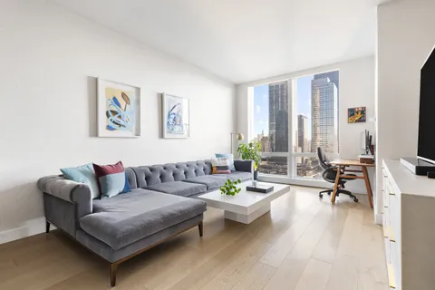 $2,700,000 | 15 Hudson Yards, Unit 33J | Hudson Yards