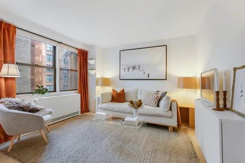 $650,000 | 201 East 21st Street, Unit 4M | Gramercy