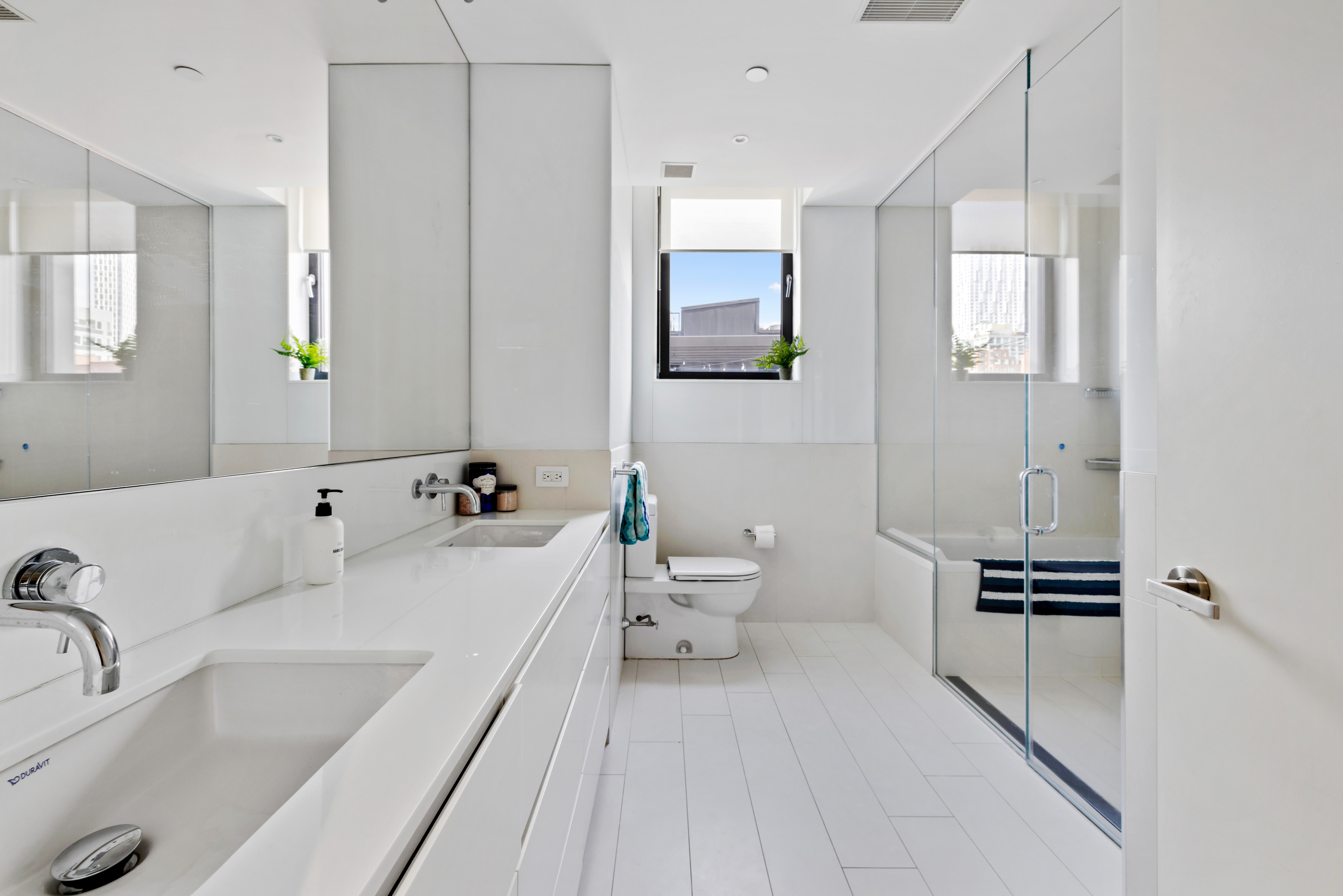 210 Pacific Street, Unit 6 Brooklyn, NY 11201 - Photo 15 of 20 a bathroom with a bathtub sink and toilet