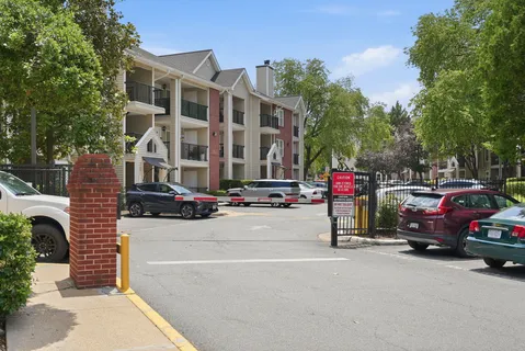 $405,000 | 3307 Wyndham Circle, Unit 2158, Alexandria, VA 22302