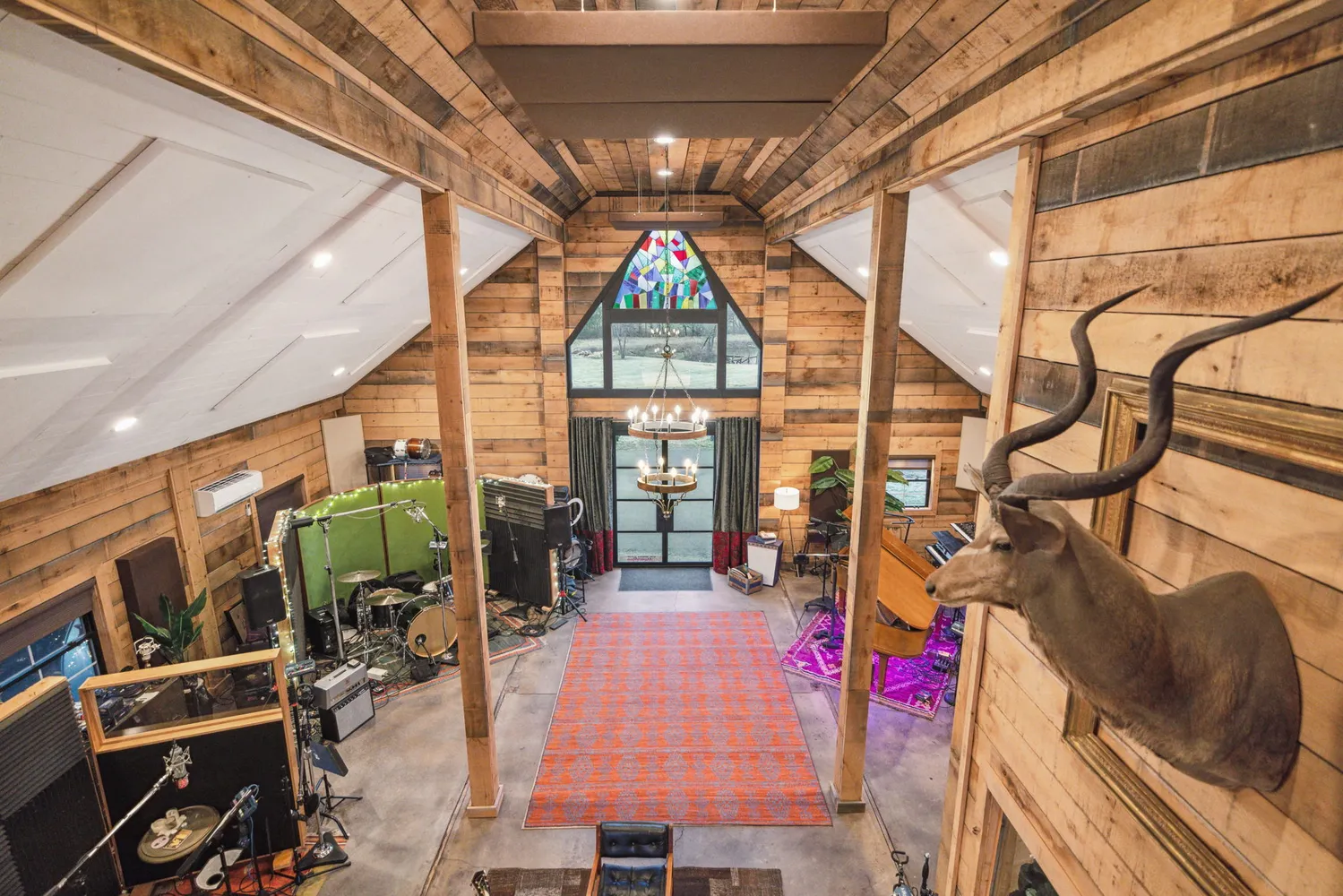 a very nice looking room with many windows