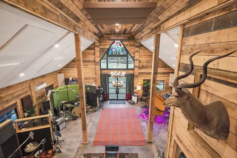 a very nice looking room with many windows