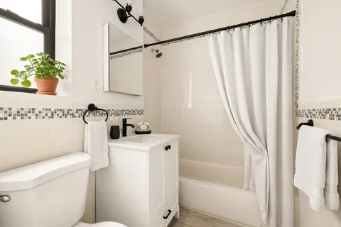 $585,000 | 47-39 40th Street, Unit 2G | Sunnyside