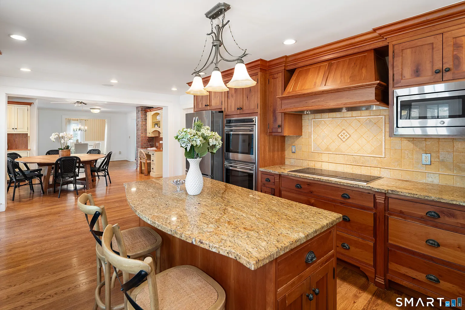 231 Roxbury Road Stamford, CT 06902 - Photo 9 of 39