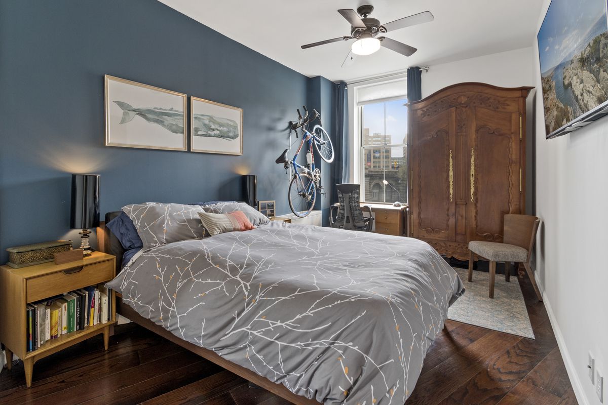 75 Poplar Street, Unit 2J Brooklyn, NY 11201 - Photo 5 of 14 a spacious bedroom with a bed and a chandelier