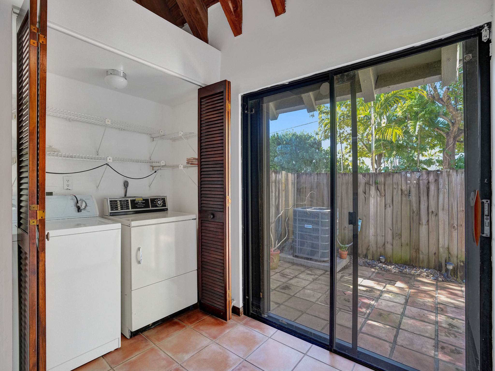 4863 Southwest 71st Place Miami, FL 33155 - Photo 16 of 54